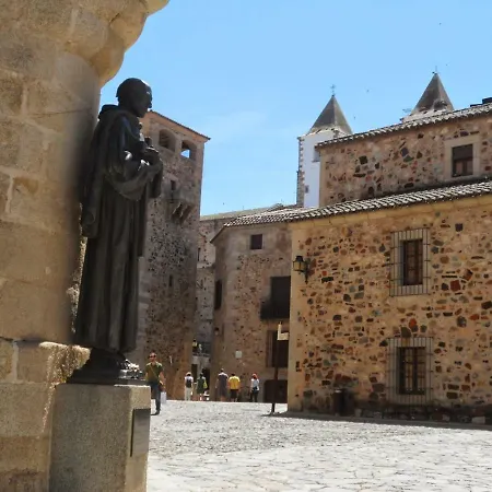 Destino Deluxe Adama Caceres Caces